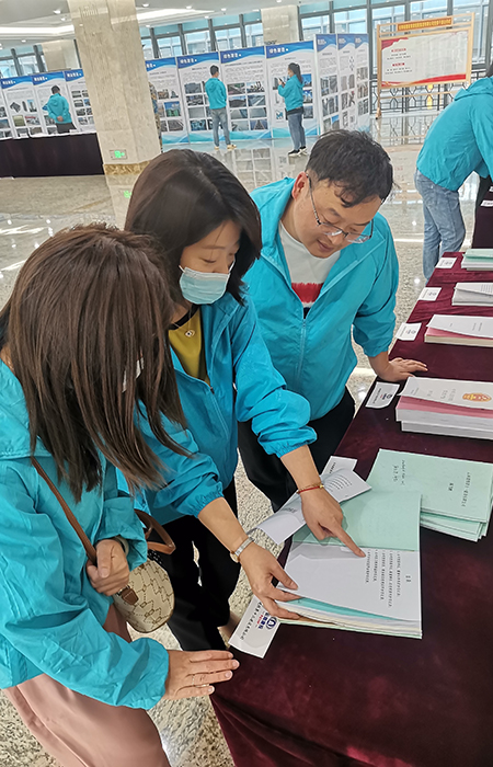 xiao 認(rèn)真學(xué)習(xí)、翻閱新《安全法》15.jpg