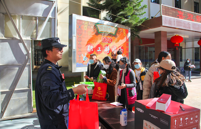 1674135396746137.jpg (小圖)領(lǐng)獎(jiǎng)1.jpg