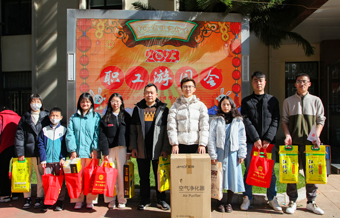 1674135412418627.jpg (小圖)領(lǐng)獎(jiǎng).jpg